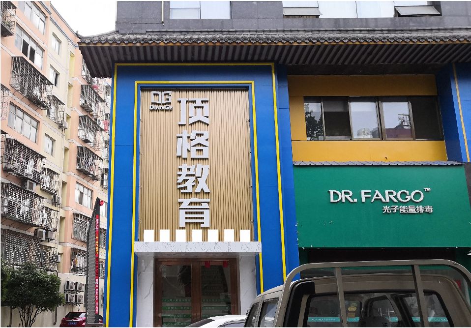 麻城门头设计要符合门店特色。