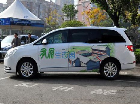 麻城户外车贴喷绘如何保持效果?